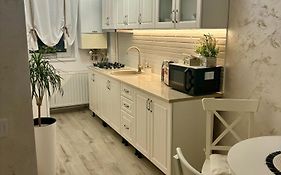 Yan Home Studio